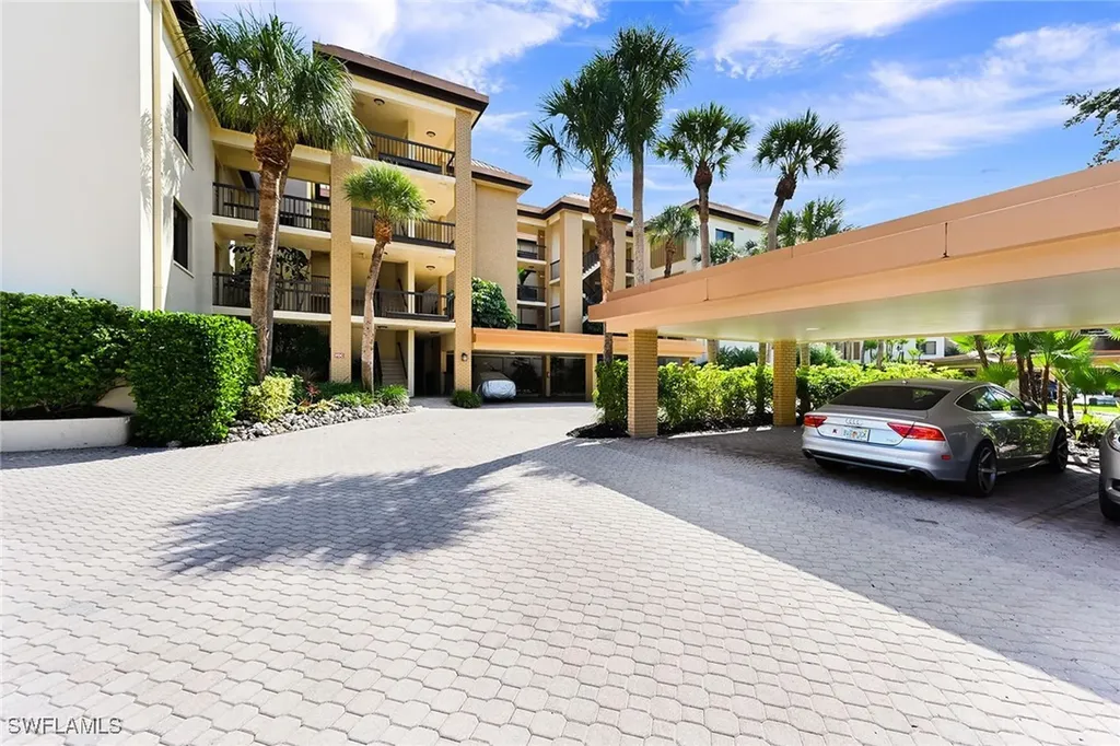 6770 Pelican Bay Boulevard E Naples FL 34108