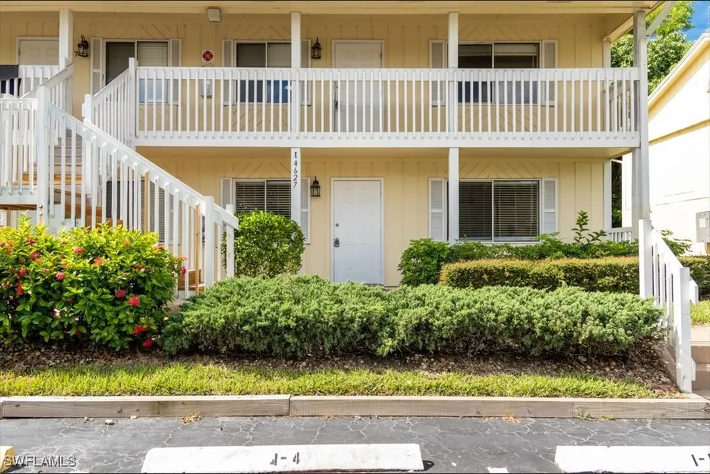 4627 Bayshore Drive Naples FL 34112