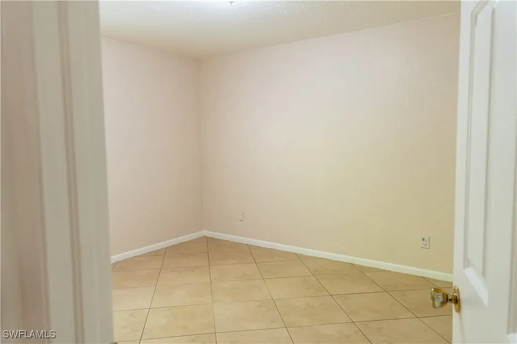 4627 Bayshore Drive Naples FL 34112