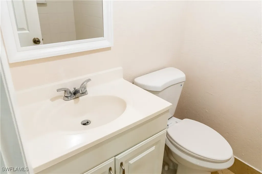 4627 Bayshore Drive Naples FL 34112