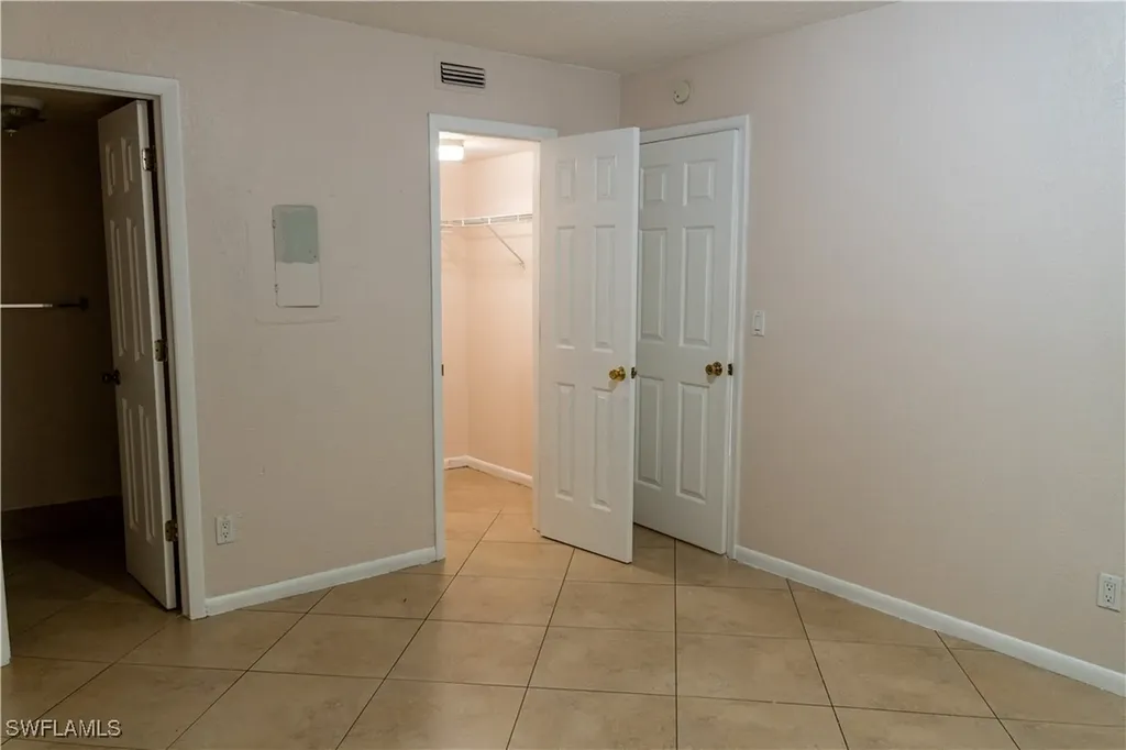 4627 Bayshore Drive Naples FL 34112