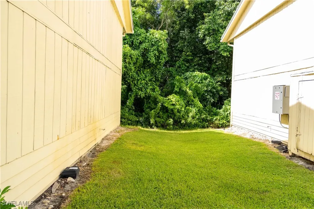 4627 Bayshore Drive Naples FL 34112