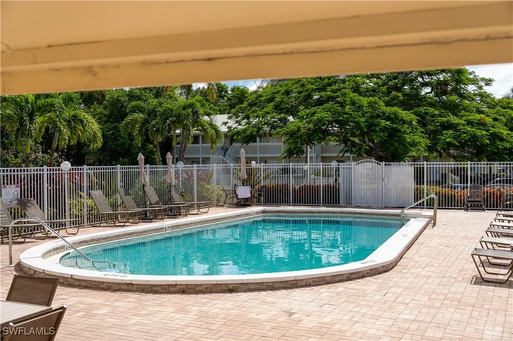 4627 Bayshore Drive Naples FL 34112