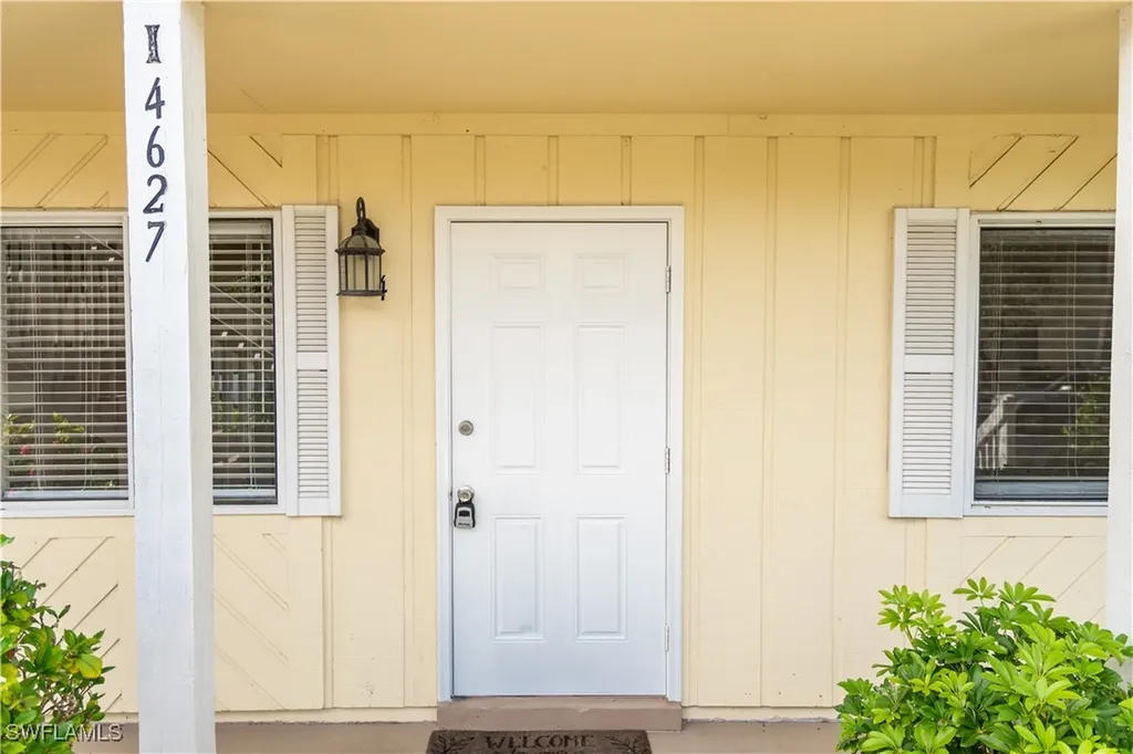 4627 Bayshore Drive Naples FL 34112