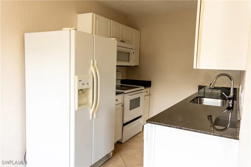 4627 Bayshore Drive Naples FL 34112