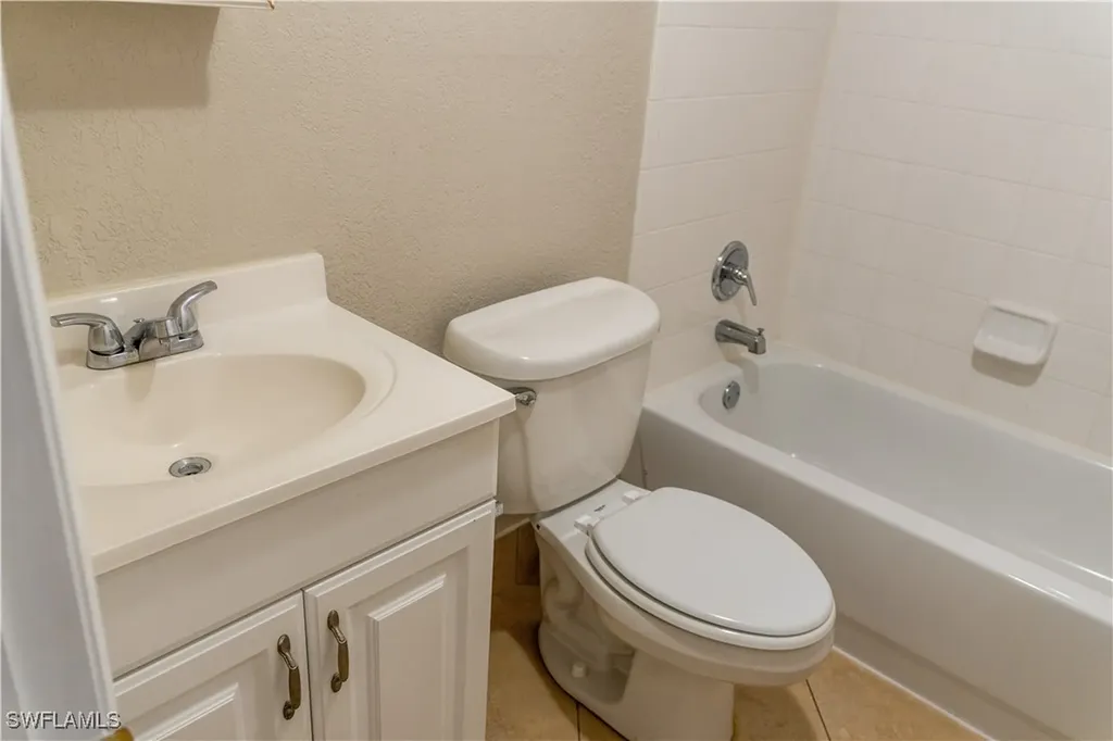 4627 Bayshore Drive Naples FL 34112