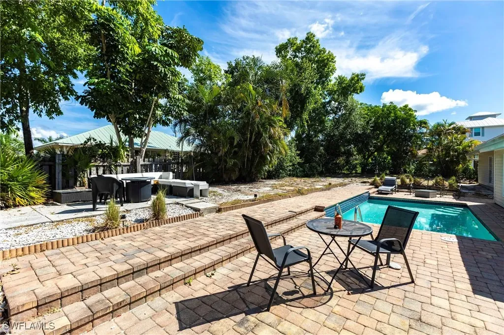 1912 Sheffield Avenue Marco Island FL 34145