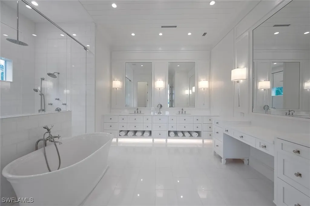 6285 Highcroft Drive Naples FL 34119