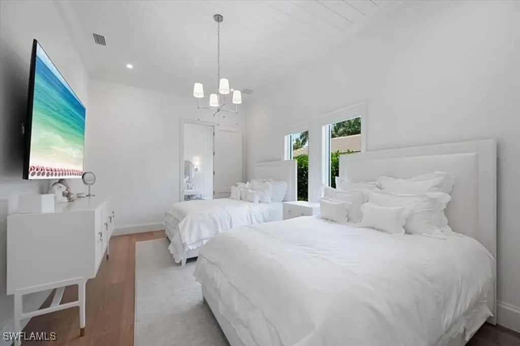 6285 Highcroft Drive Naples FL 34119