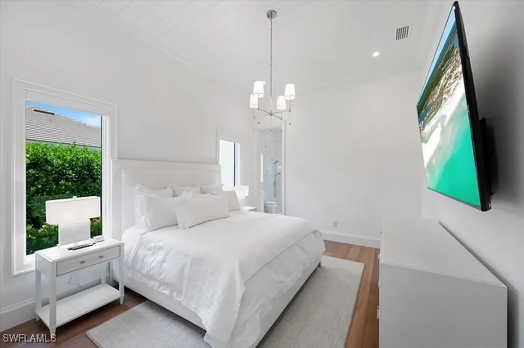 6285 Highcroft Drive Naples FL 34119