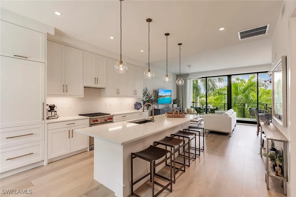 850 Central Avenue Naples FL 34135