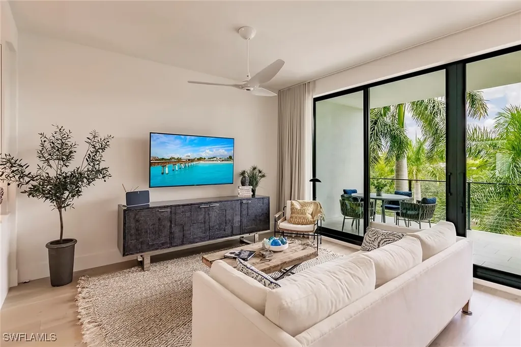 850 Central Avenue Naples FL 34135