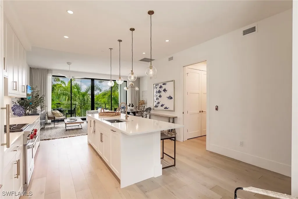 850 Central Avenue Naples FL 34135