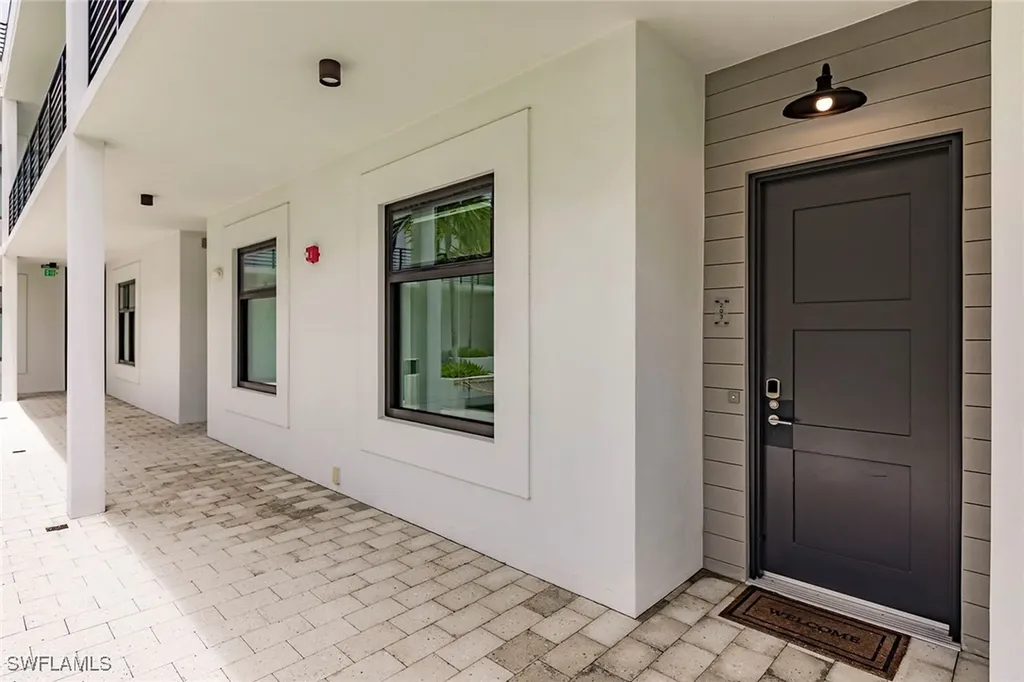 850 Central Avenue Naples FL 34135
