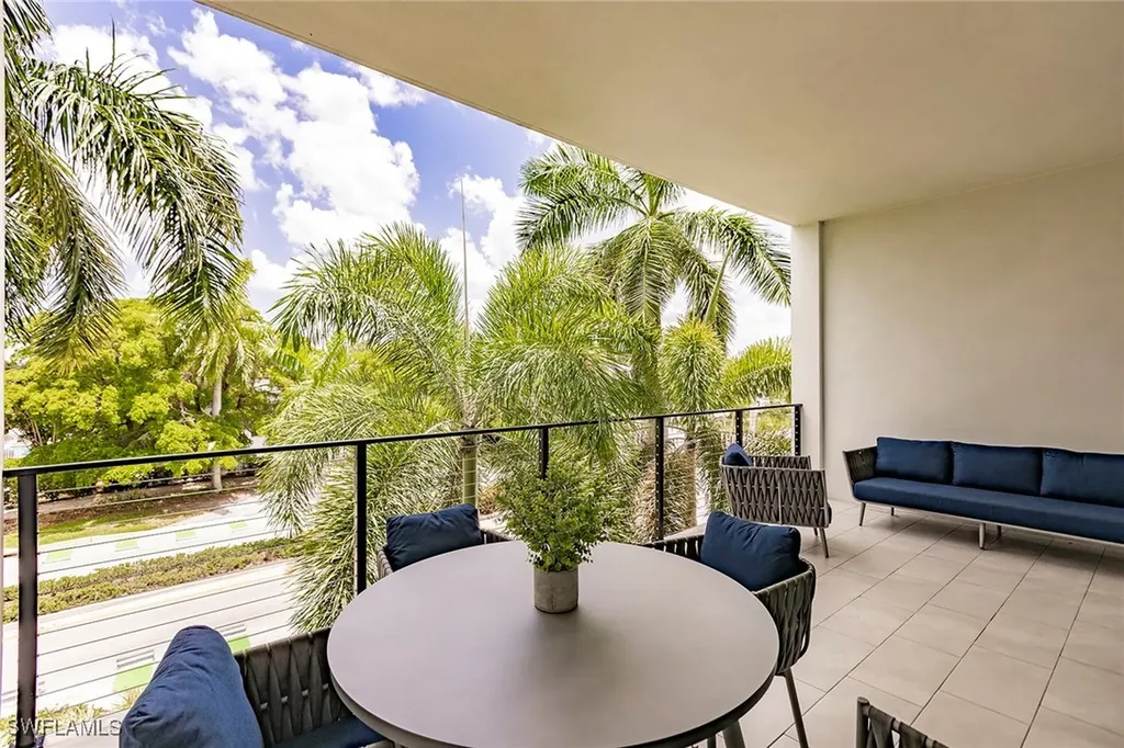 850 Central Avenue Naples FL 34135