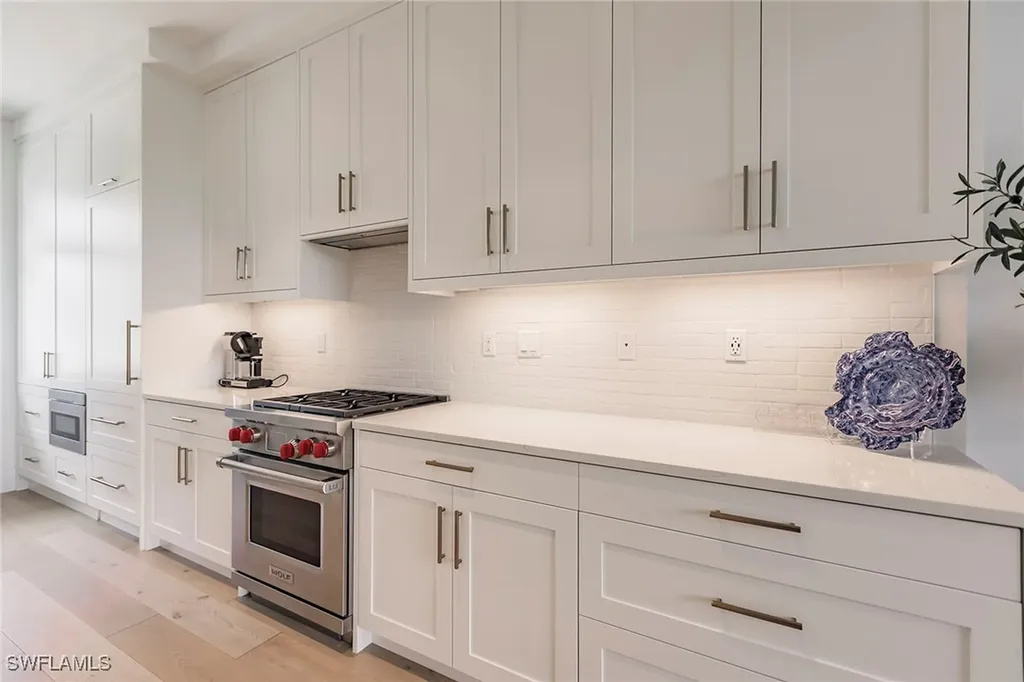 850 Central Avenue Naples FL 34135