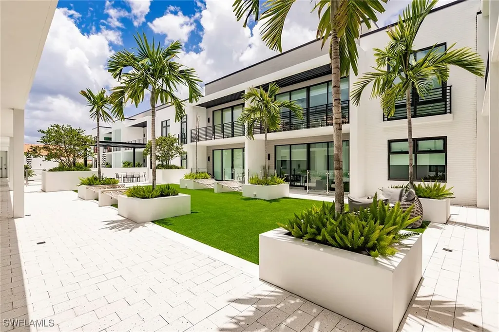 850 Central Avenue Naples FL 34135