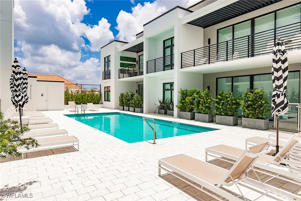 850 Central Avenue Naples FL 34135