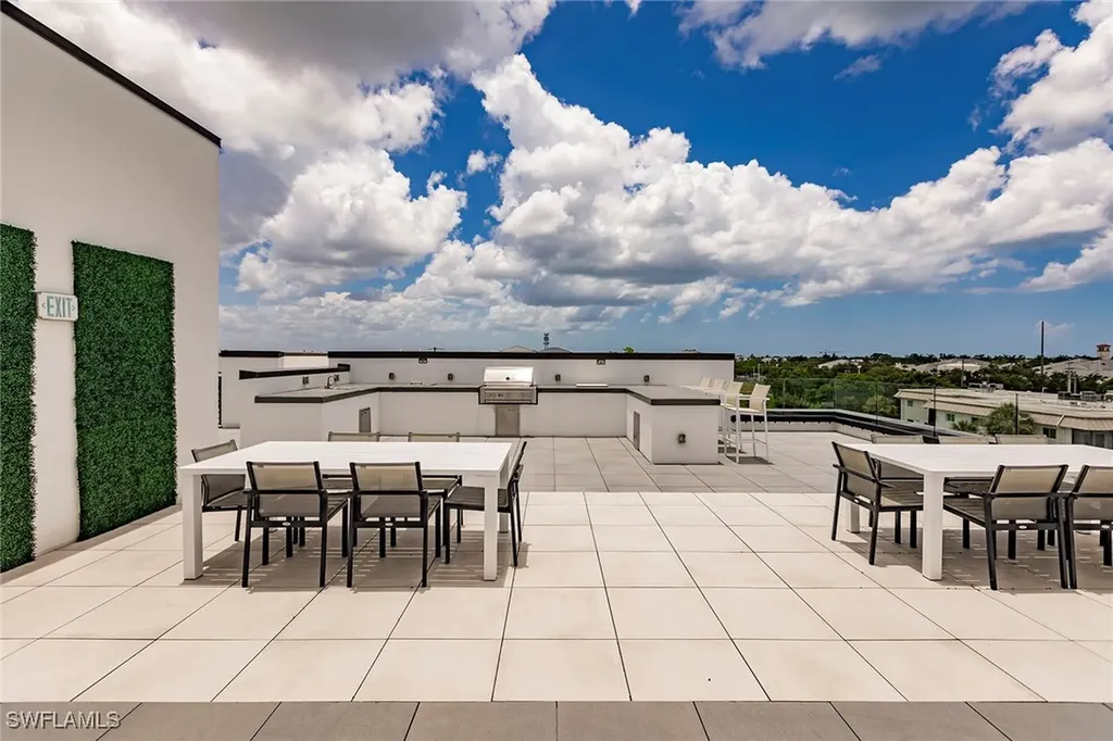 850 Central Avenue Naples FL 34135