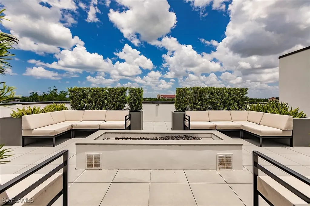 850 Central Avenue Naples FL 34135