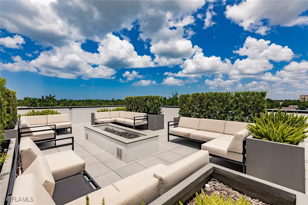 850 Central Avenue Naples FL 34135