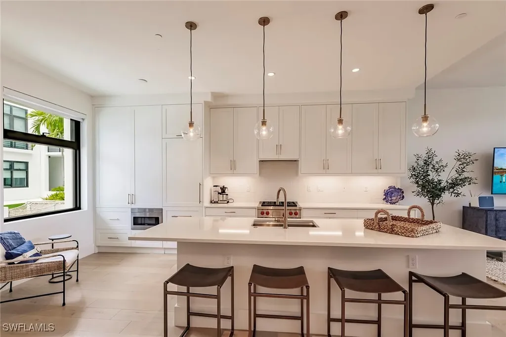 850 Central Avenue Naples FL 34135