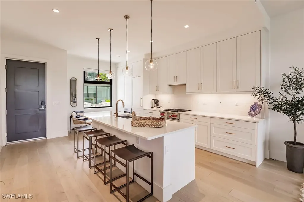 850 Central Avenue Naples FL 34135