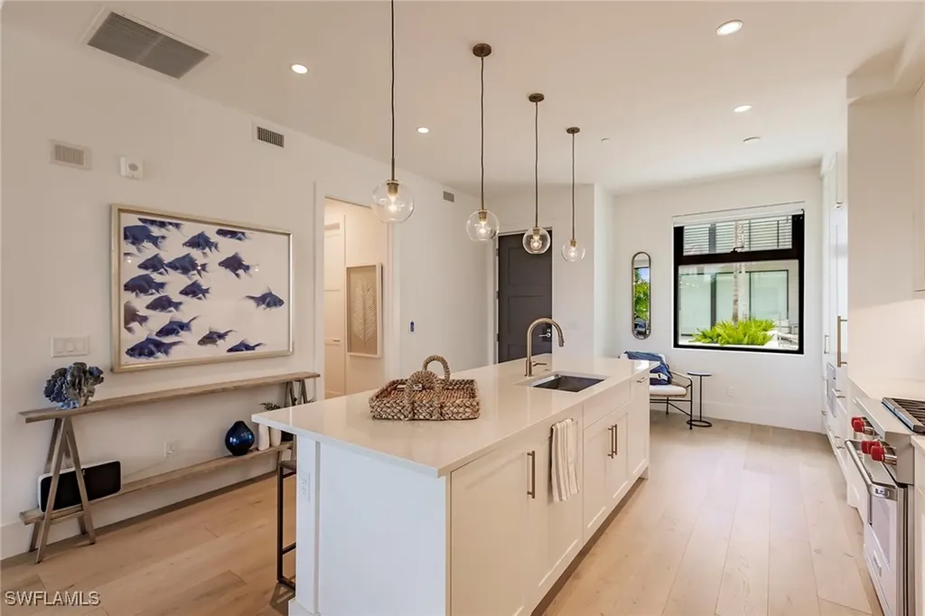 850 Central Avenue Naples FL 34135