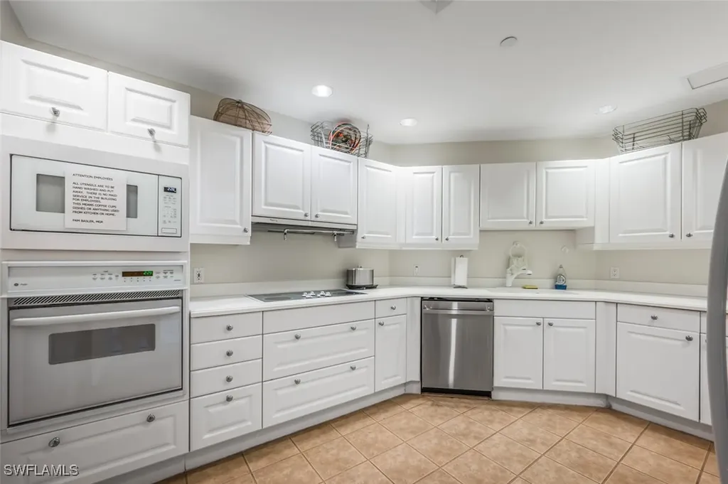 7225 Pelican Bay Boulevard Naples FL 34108