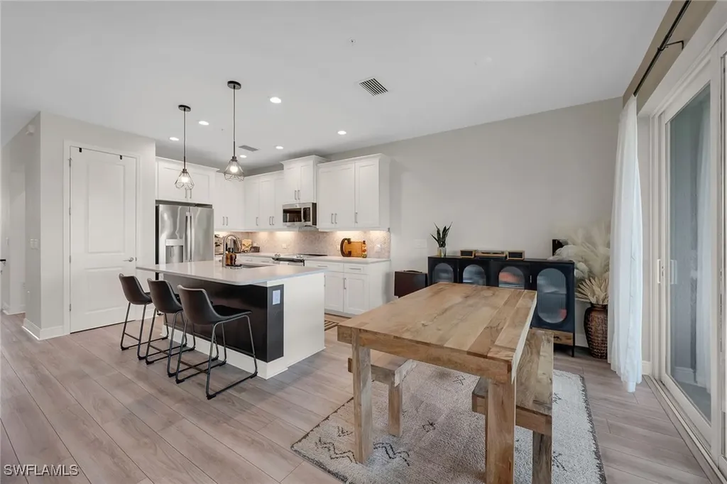 2543 Seychelles Drive Naples FL 34112