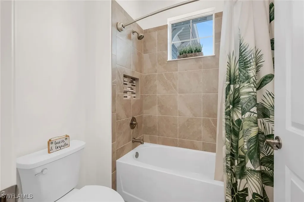 2543 Seychelles Drive Naples FL 34112