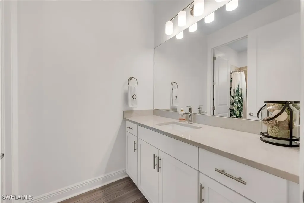 2543 Seychelles Drive Naples FL 34112