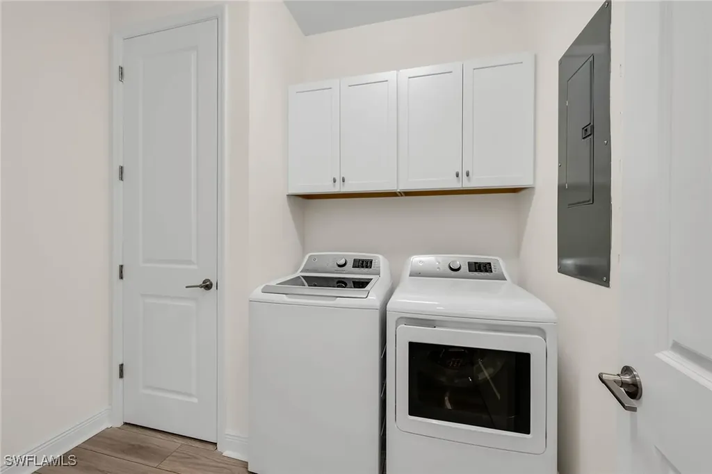 2543 Seychelles Drive Naples FL 34112