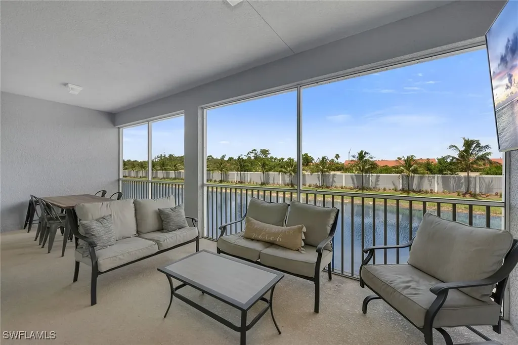 2543 Seychelles Drive Naples FL 34112