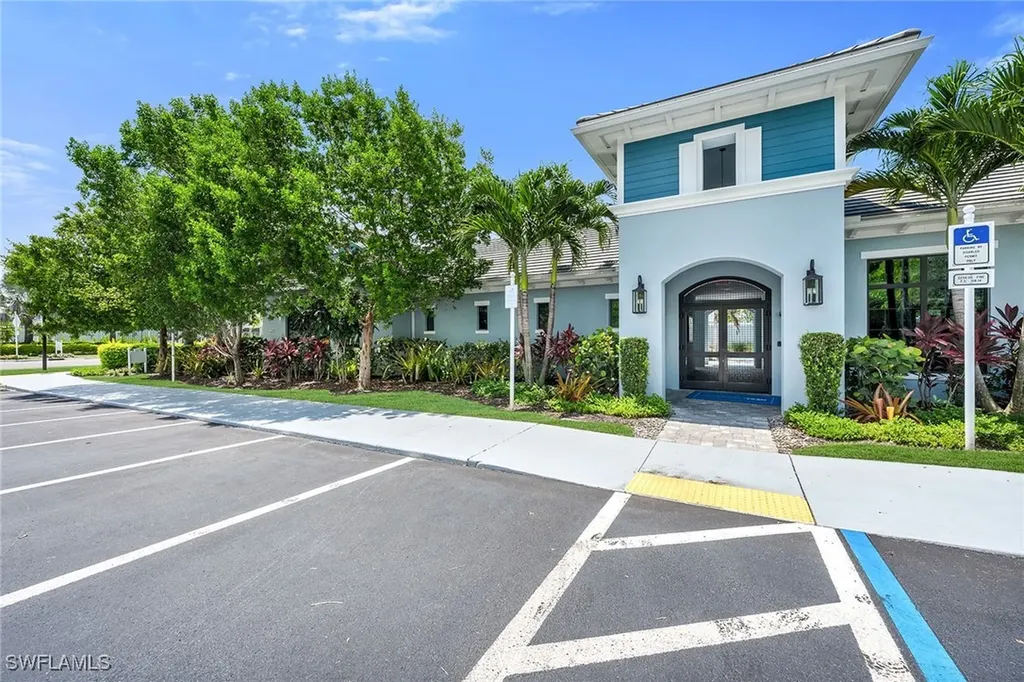 2543 Seychelles Drive Naples FL 34112