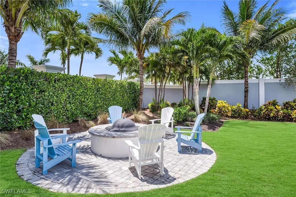 2543 Seychelles Drive Naples FL 34112