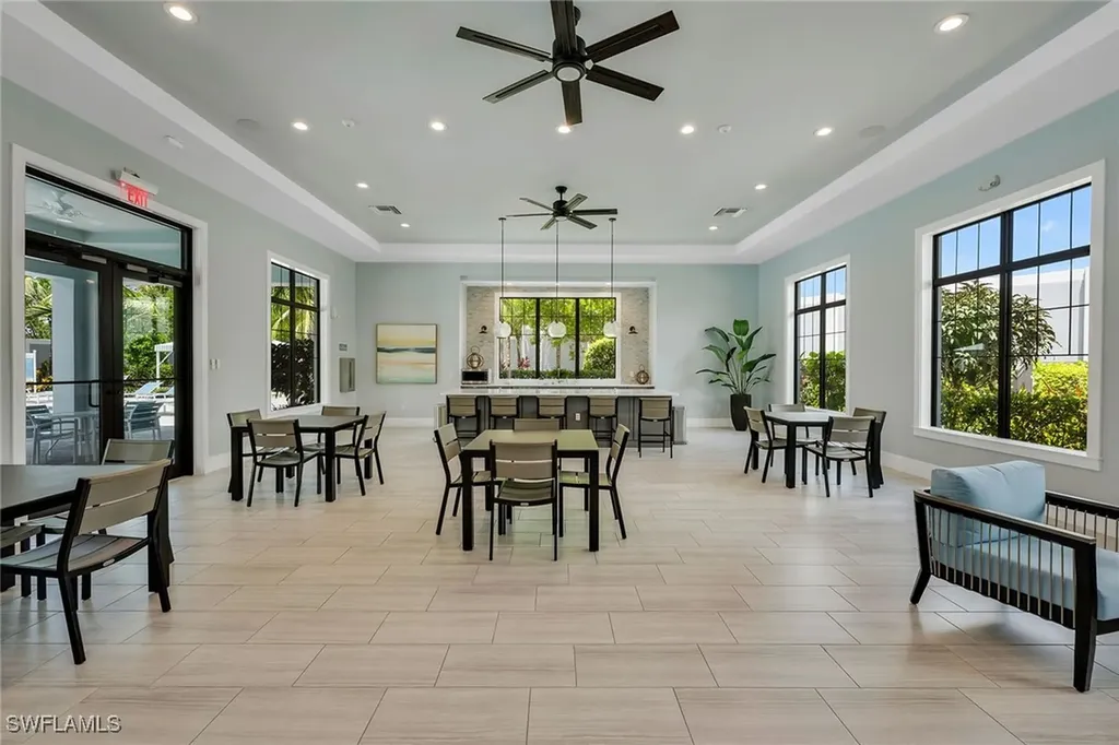 2543 Seychelles Drive Naples FL 34112