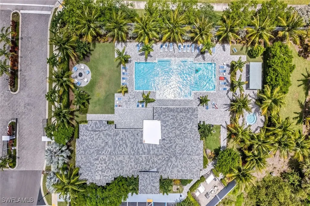 2543 Seychelles Drive Naples FL 34112