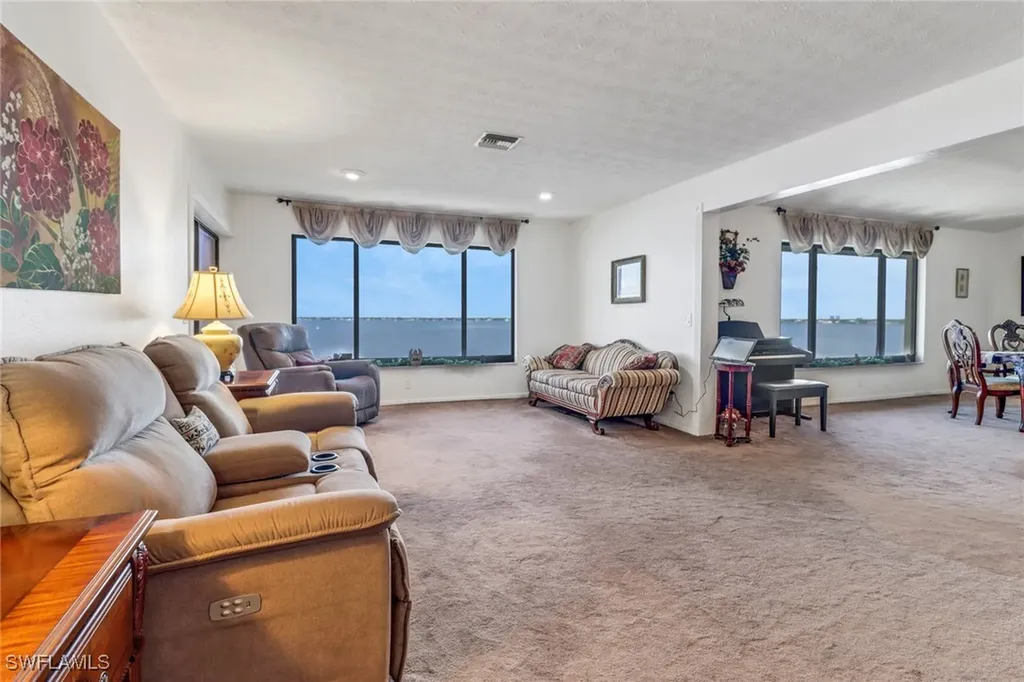 4015 SE 20th Place Cape Coral FL 33904