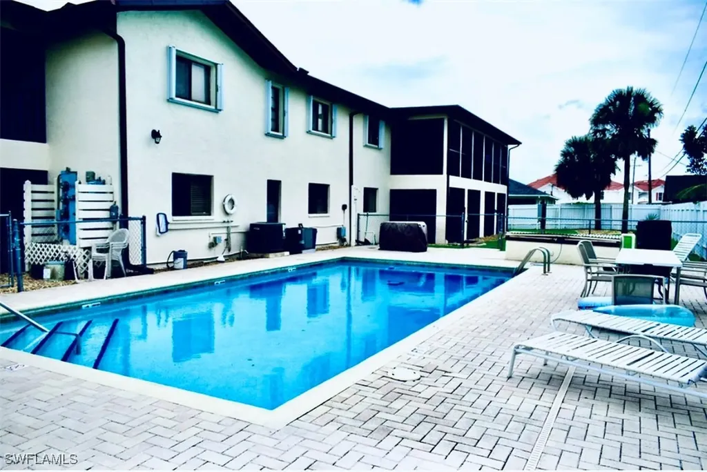 3720 SE 10th Avenue Cape Coral FL 33904