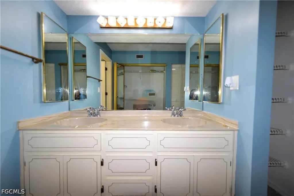 3708 SE 12th Avenue Cape Coral FL 33904