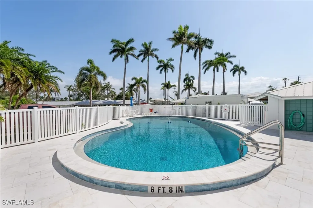 2011 Gulf Shore Boulevard N Naples FL 34102