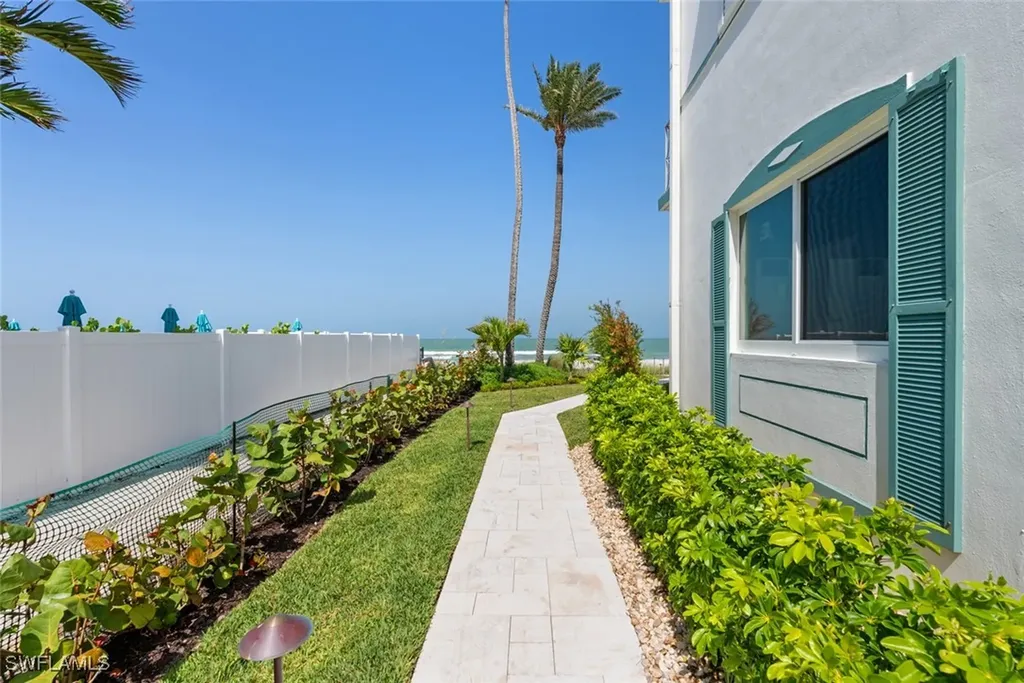 2011 Gulf Shore Boulevard N Naples FL 34102