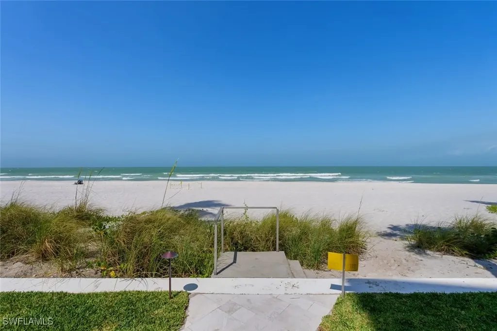 2011 Gulf Shore Boulevard N Naples FL 34102
