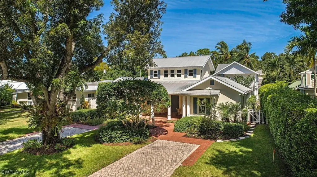 369 2nd Avenue N Naples FL 34102