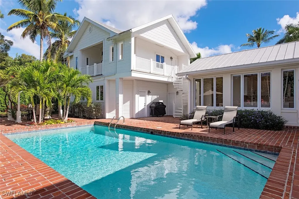369 2nd Avenue N Naples FL 34102