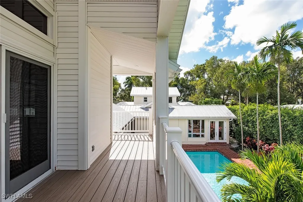 369 2nd Avenue N Naples FL 34102