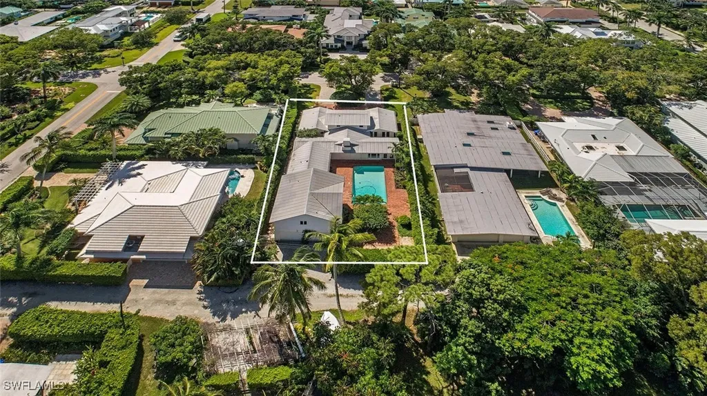 369 2nd Avenue N Naples FL 34102