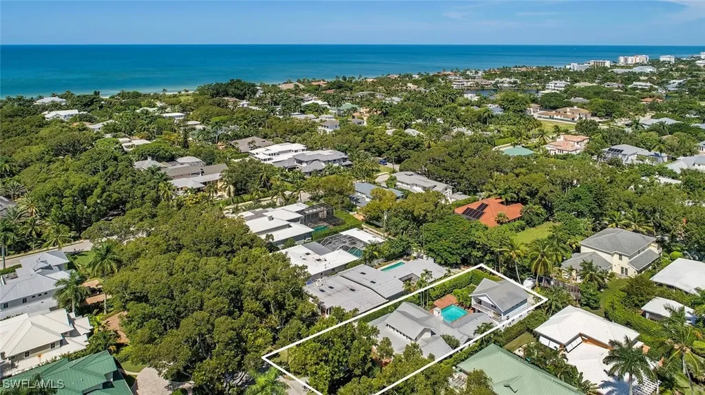 369 2nd Avenue N Naples FL 34102