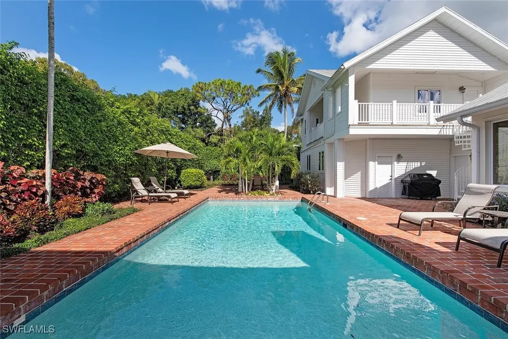 369 2nd Avenue N Naples FL 34102